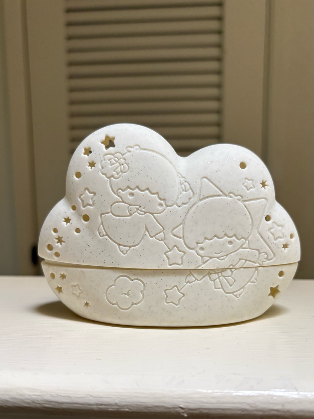 Sanrio White Cloud-Shaped Makeup Sponge Holder with Little Twin Stars Design
